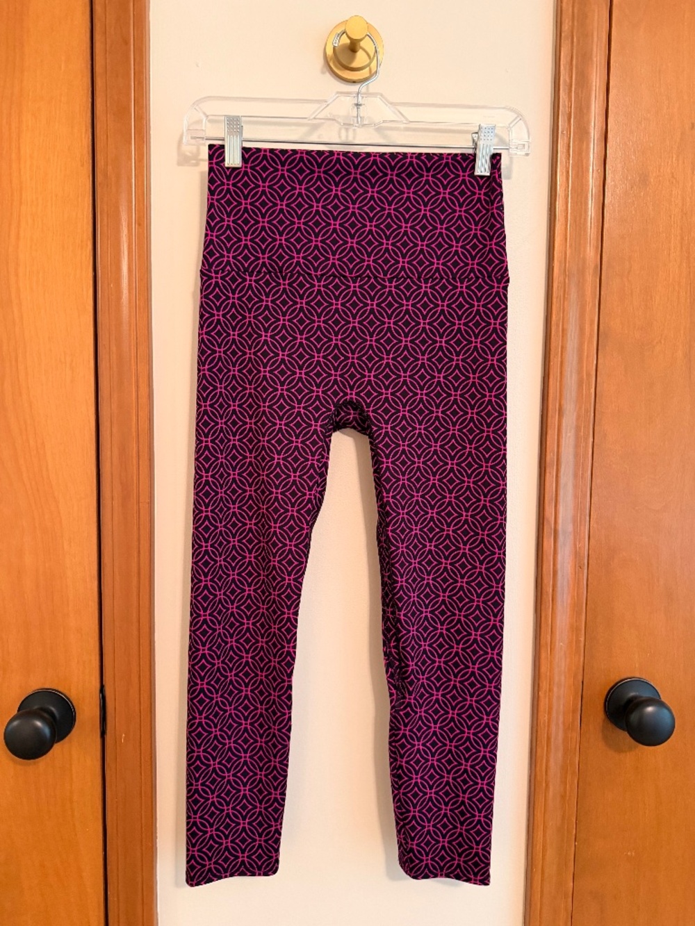 K-Deer Leggings — Pink & Black Geometric Print